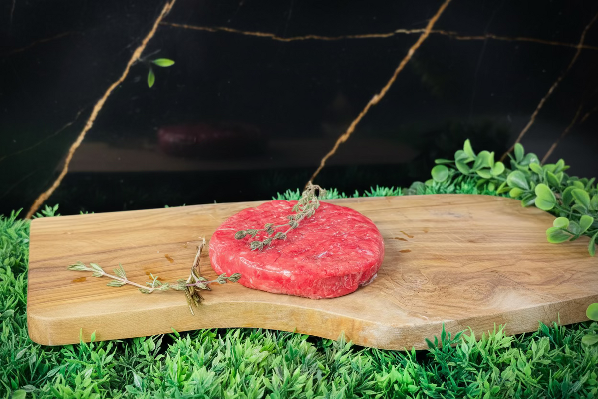 Steaks hachés de bœuf façonnés en atelier