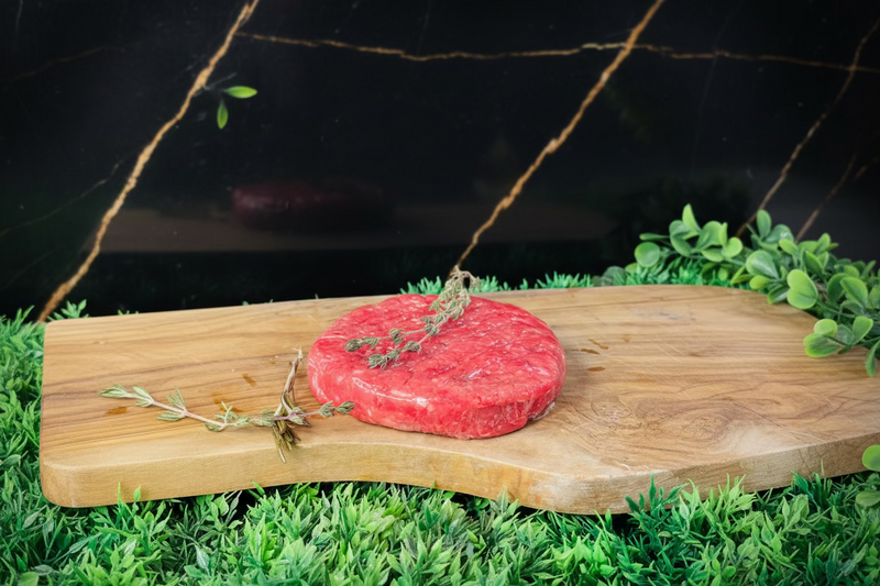 Steaks hachés de bœuf façonnés en atelier
